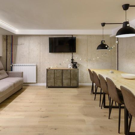 Apartamentos La Muralla De Jaca Buitenkant foto