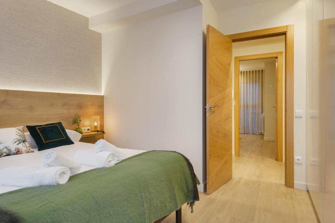 Apartamentos La Muralla De Jaca Buitenkant foto